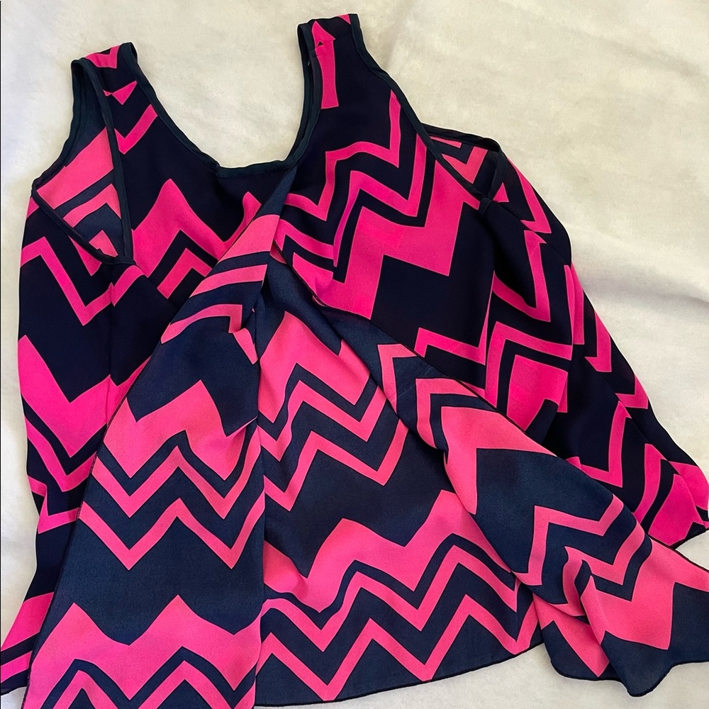 Short sleeve flowy bright shirt